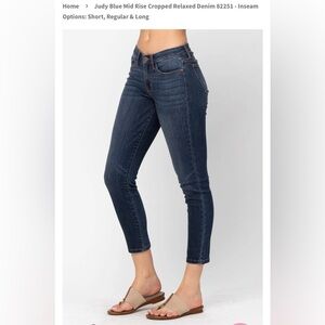 Judy Blue Mid Rise Cropped Relaxed Fit Jeans